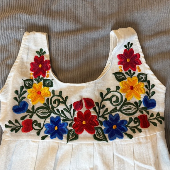NWOT Floral Embroidered Girls Dress - White with Multicolor Flowers - Picture 3 of 8